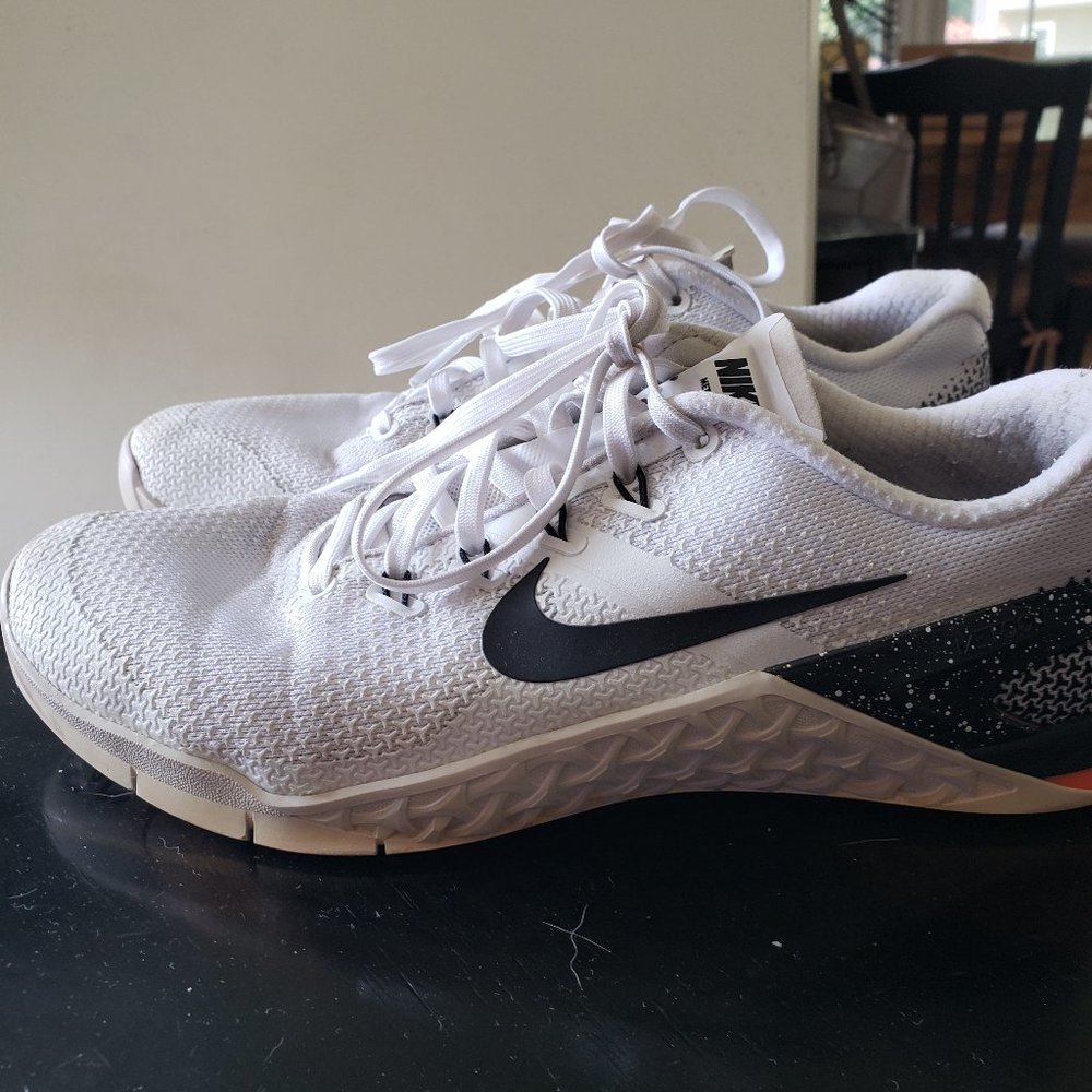 Nike Metcon 4 - Women's Size 9, White